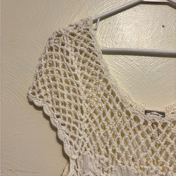 Kirra Cream Asymmetrical Cap Sleeve Blouse - Picture 5 of 7